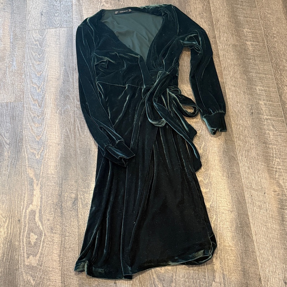 Zara Green Elegant Velvet Wrap Dress